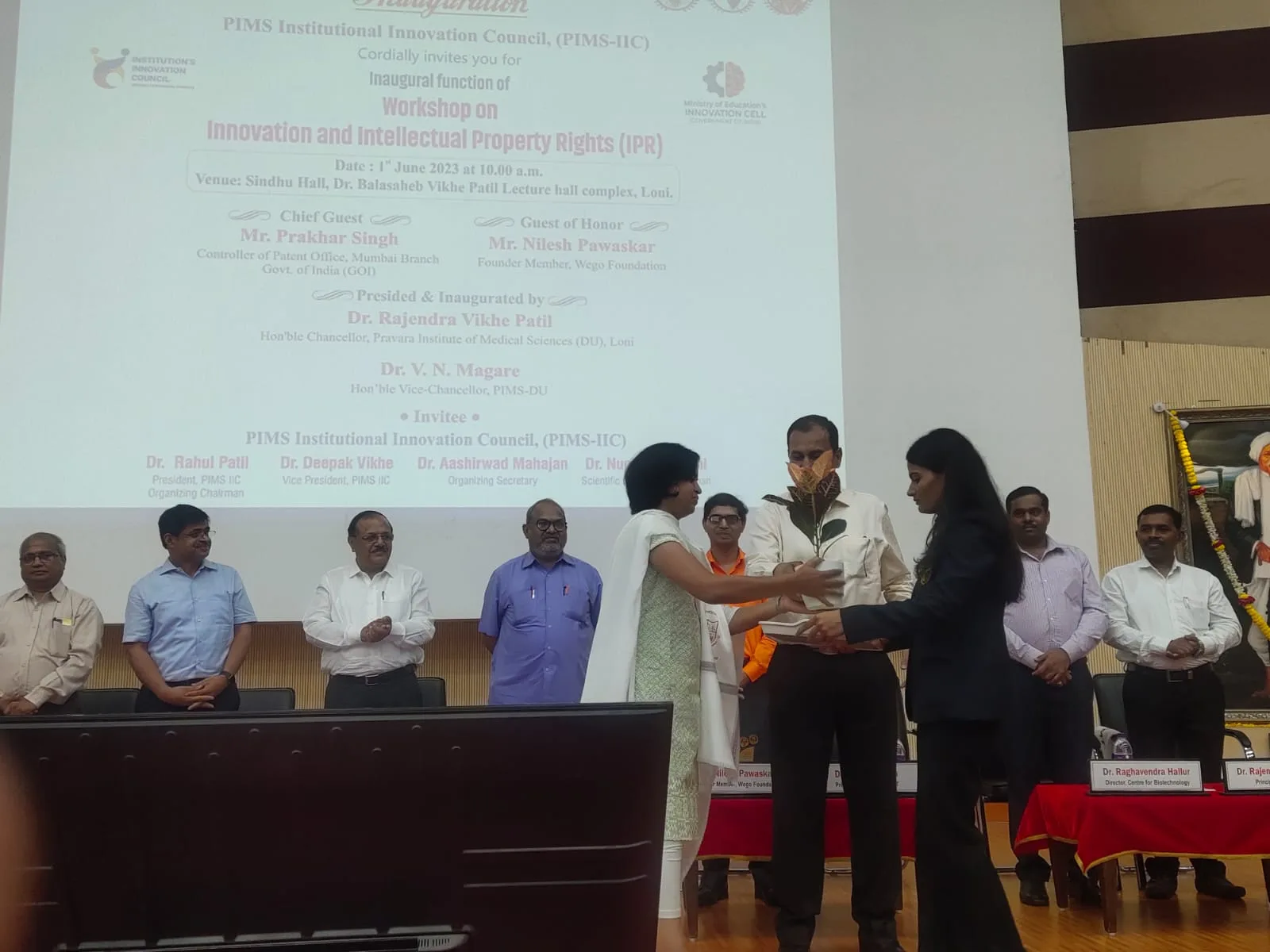 A recognition moment during the Innovation and Intellectual Property Rights workshop at PIMS-DU.